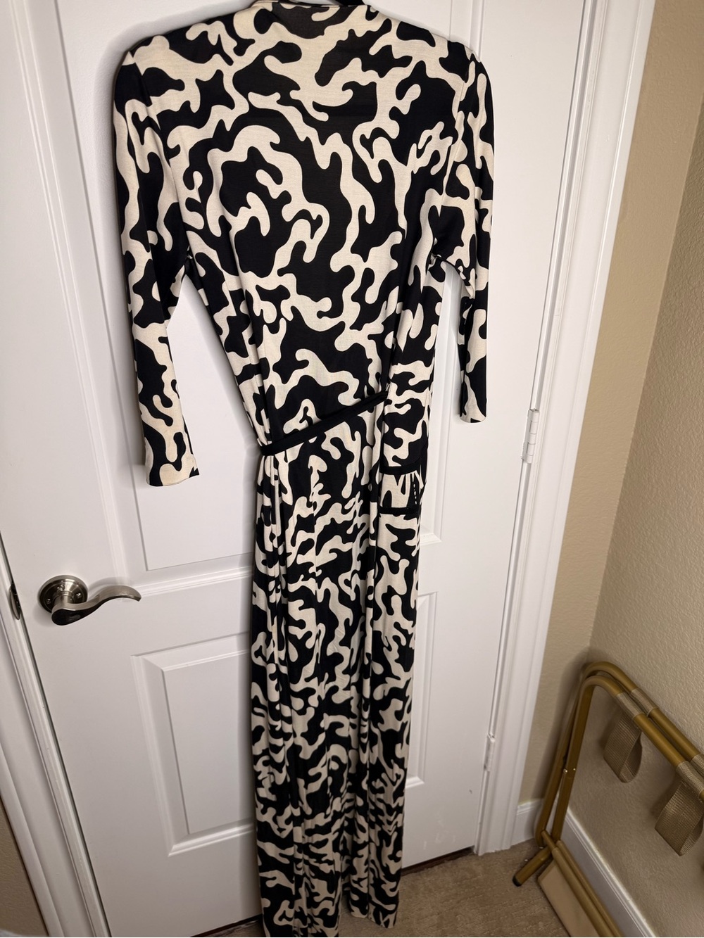 Diane Von Furstenberg Silk Jersey Black and Cream Wrap-Style Maxi Dress - Picture 10 of 10